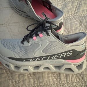 Skechers Women's Gray and Pink Glide Step Sneakers